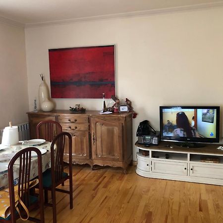 Maison Biscuit. Apartament A La Placa De La Vila カンプロドン エクステリア 写真