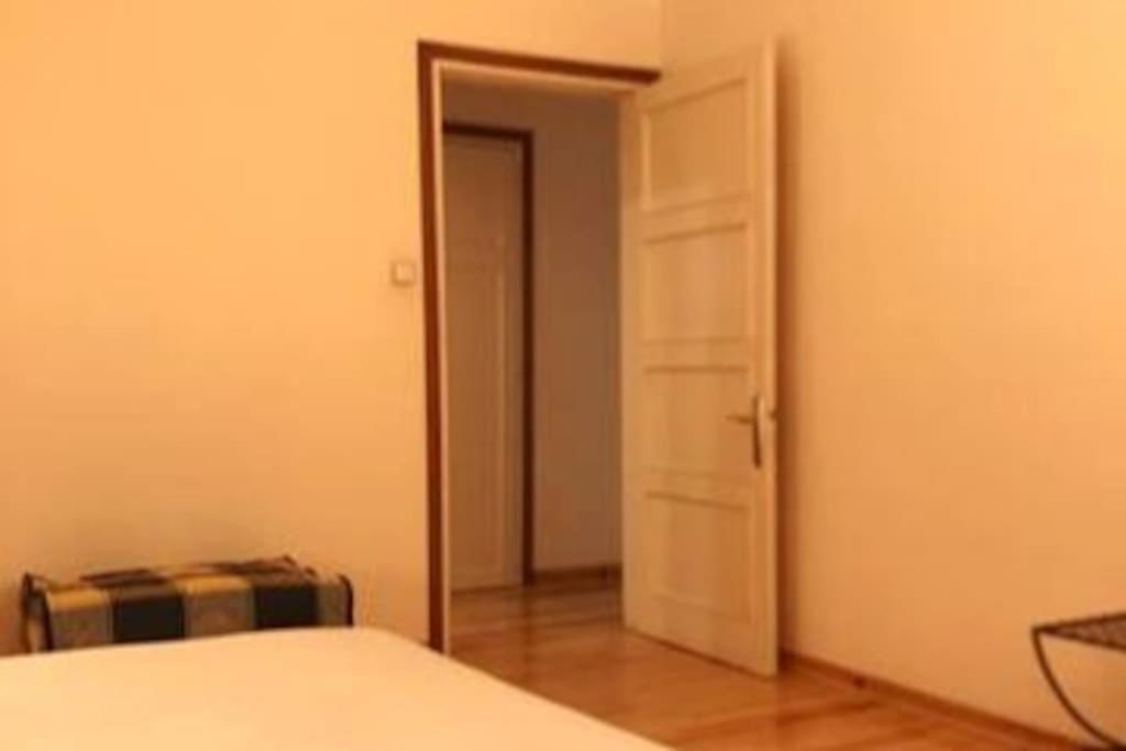 Maison Biscuit. Apartament A La Placa De La Vila カンプロドン エクステリア 写真