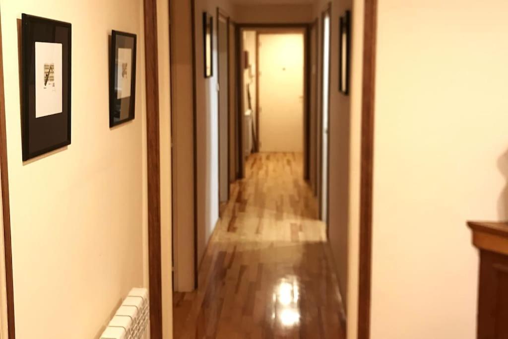 Maison Biscuit. Apartament A La Placa De La Vila カンプロドン エクステリア 写真
