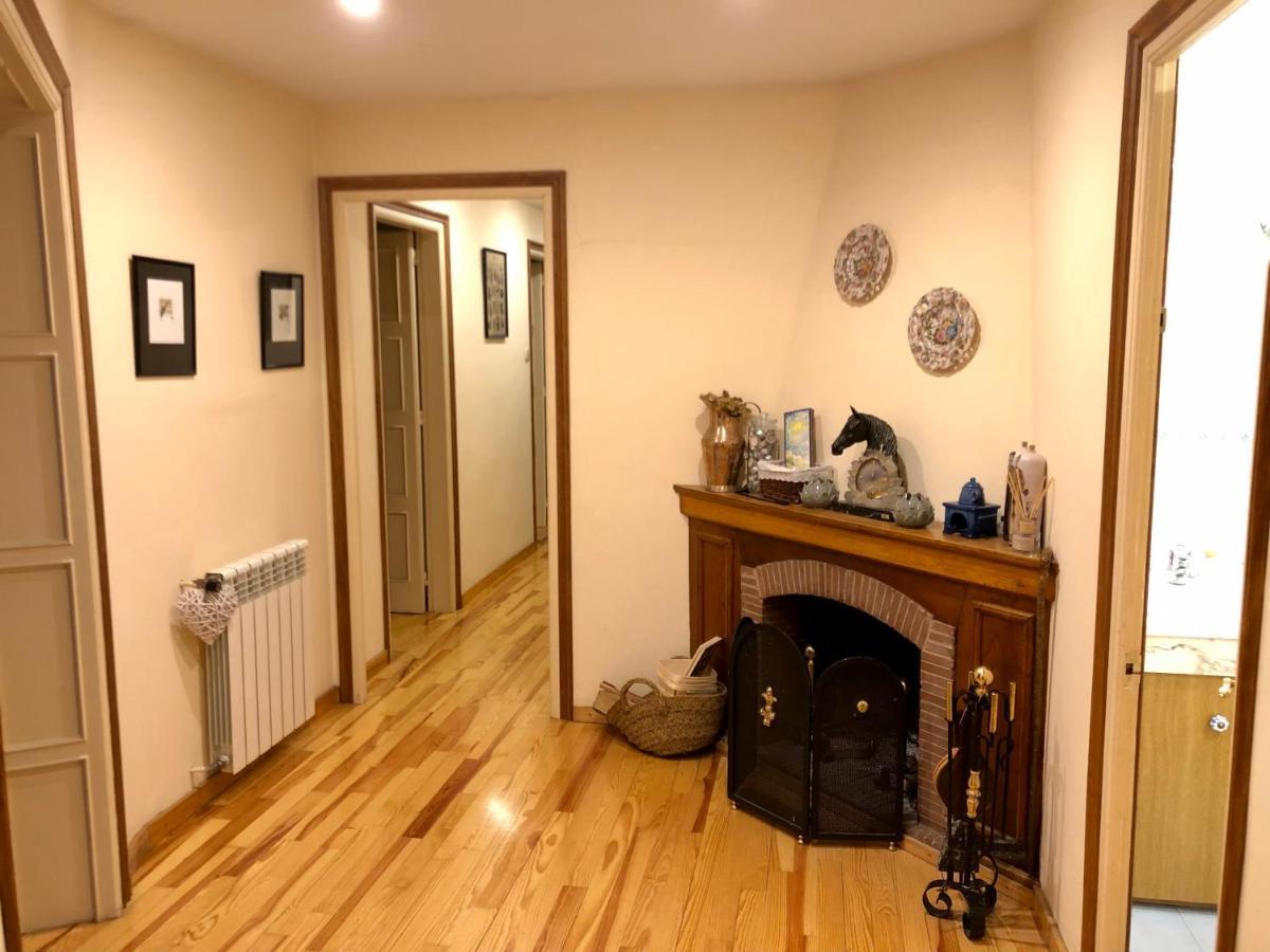 Maison Biscuit. Apartament A La Placa De La Vila カンプロドン エクステリア 写真