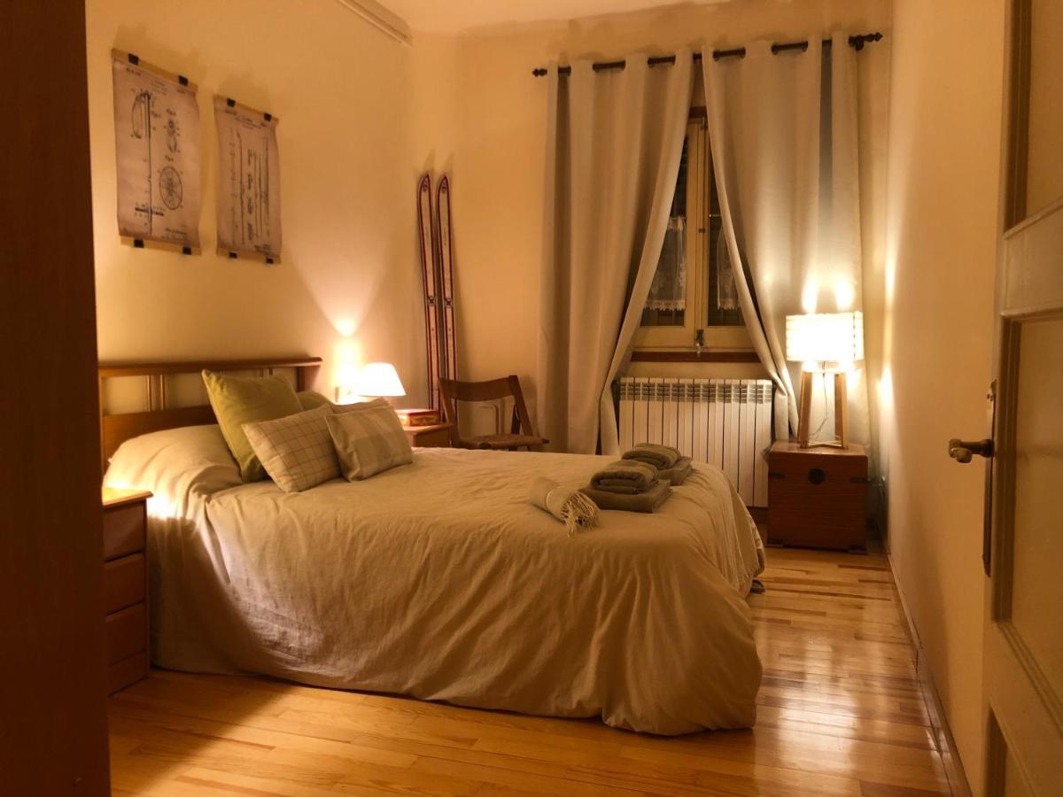 Maison Biscuit. Apartament A La Placa De La Vila カンプロドン エクステリア 写真