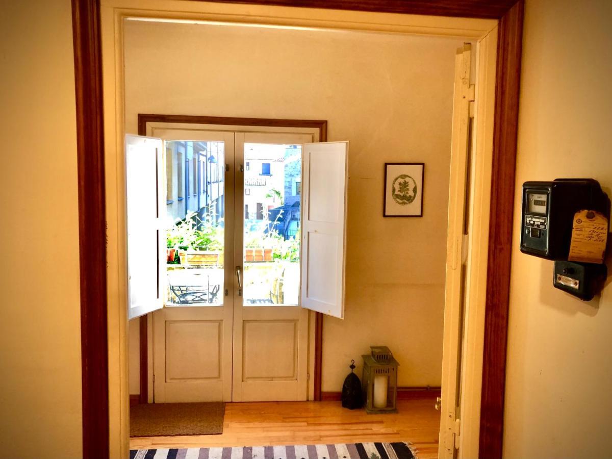 Maison Biscuit. Apartament A La Placa De La Vila カンプロドン エクステリア 写真